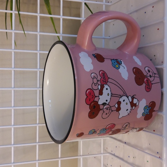 Hello Kitty 20-oz Ceramic Mug - NWT - Picture 1 of 6